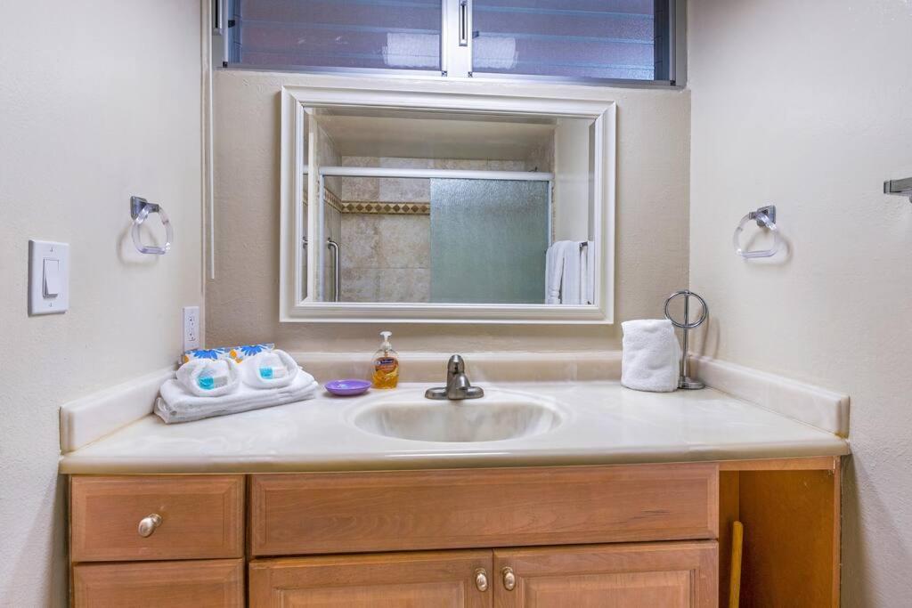 Royal Kahana 1002- Ocean view 10th floor studio at oceanfront resort - Tap to explore photos