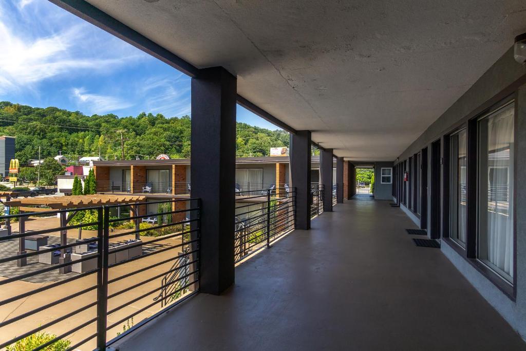 The Beaucatcher – A Boutique Motel - Tap to explore photos