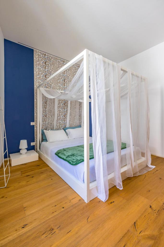 Starhost - BDIFFERENT SUITES, seaview terrace in the amalfian old village - Tap to explore photos