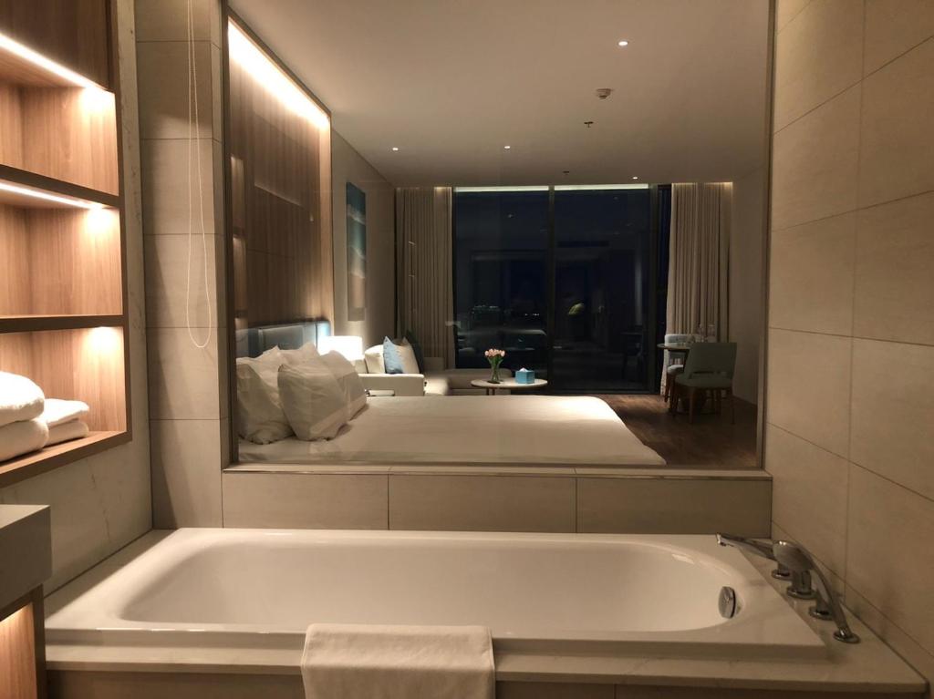 A La Carte Ha Long Bay - Sea View Apartment