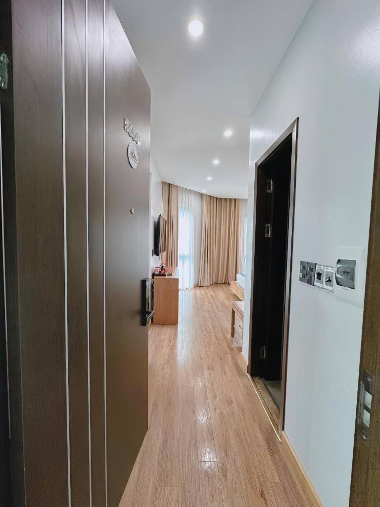 Queen Hotel Hoàng Gia