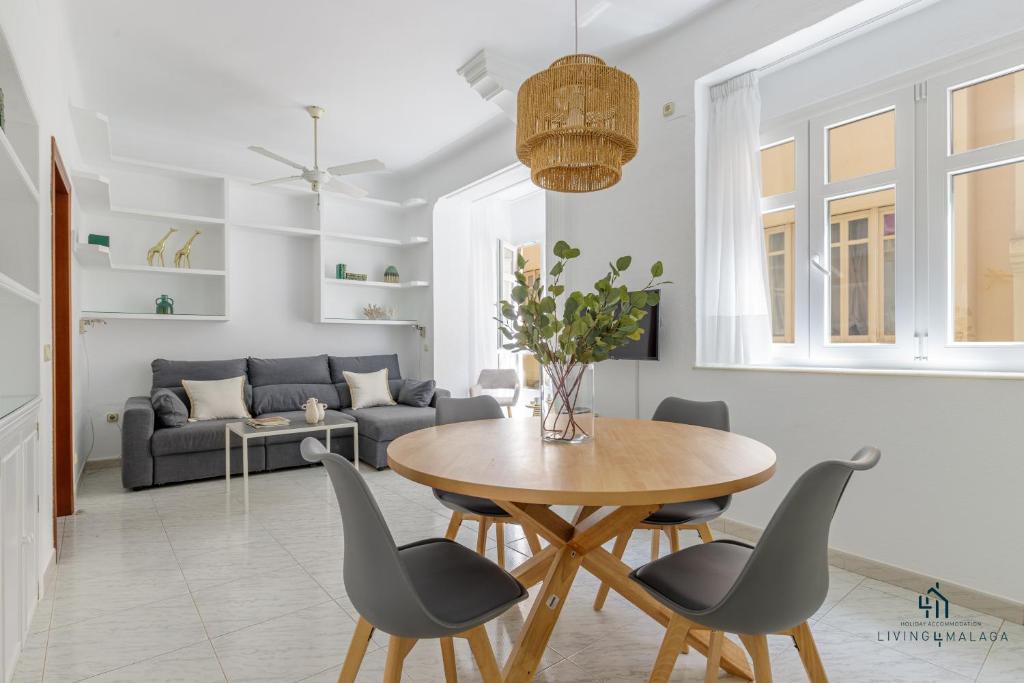 Living4malaga Amazonia Center Apartment - Tap to explore photos