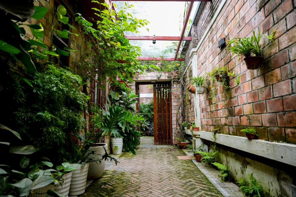 Căn nhà trong khu vườn yên tĩnh