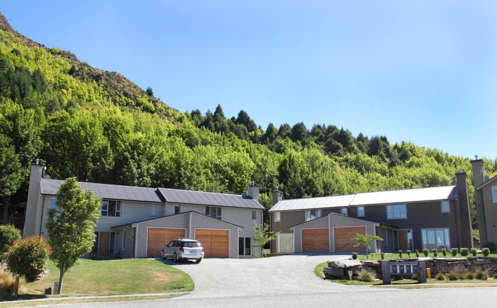 Arrowfield Apartments photo 3