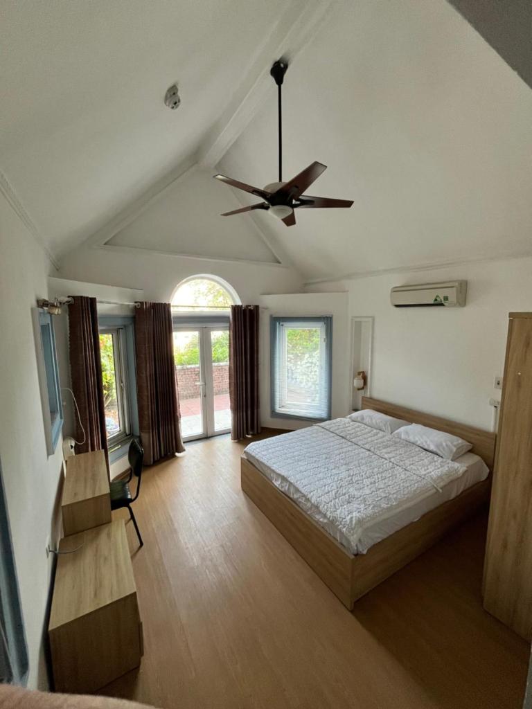 OUTPOST Bar & Hostel