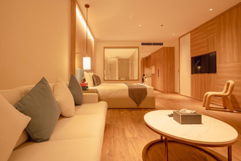 Cozy Studio- Ha Long Beach Front-Hottub-Pool