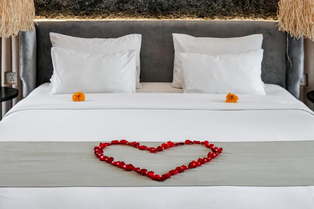 Villa Giraffe Seminyak, 4br short walk to Potato Head - Tap to explore photos