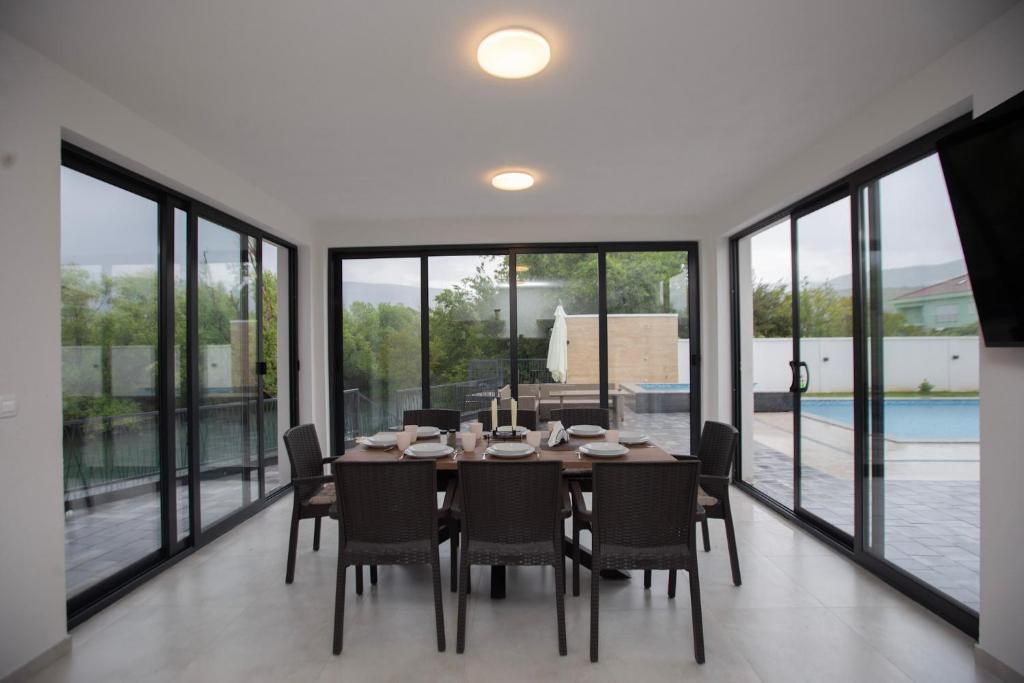 Villa H photo 2
