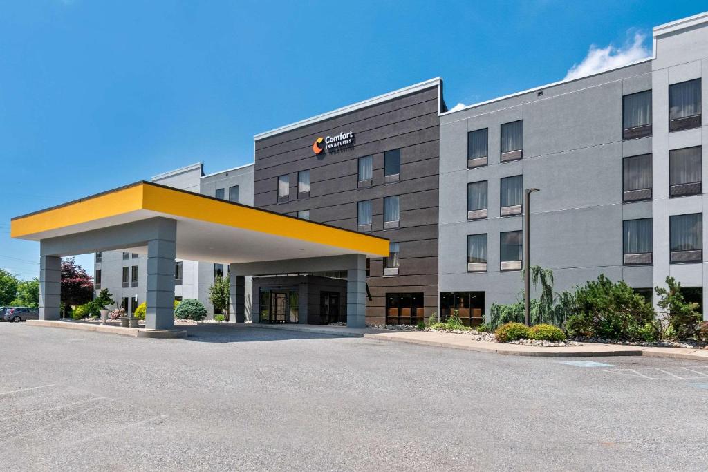 Comfort Inn & Suites image