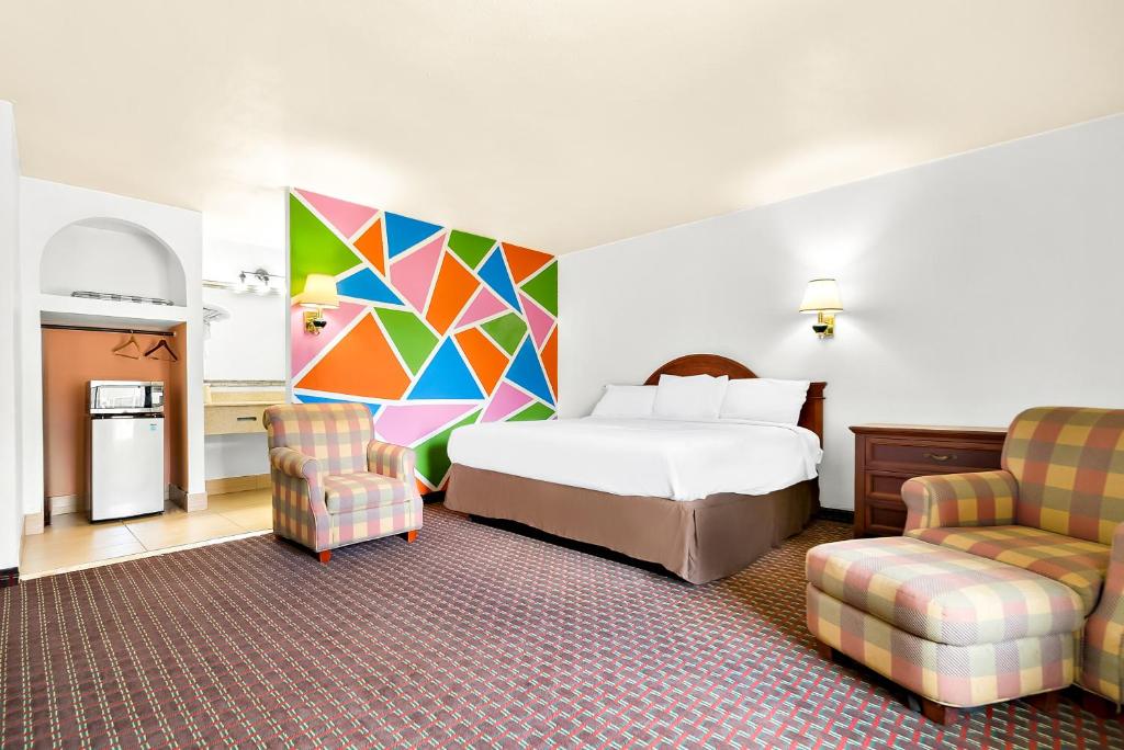 Capitol Inn And Suites image