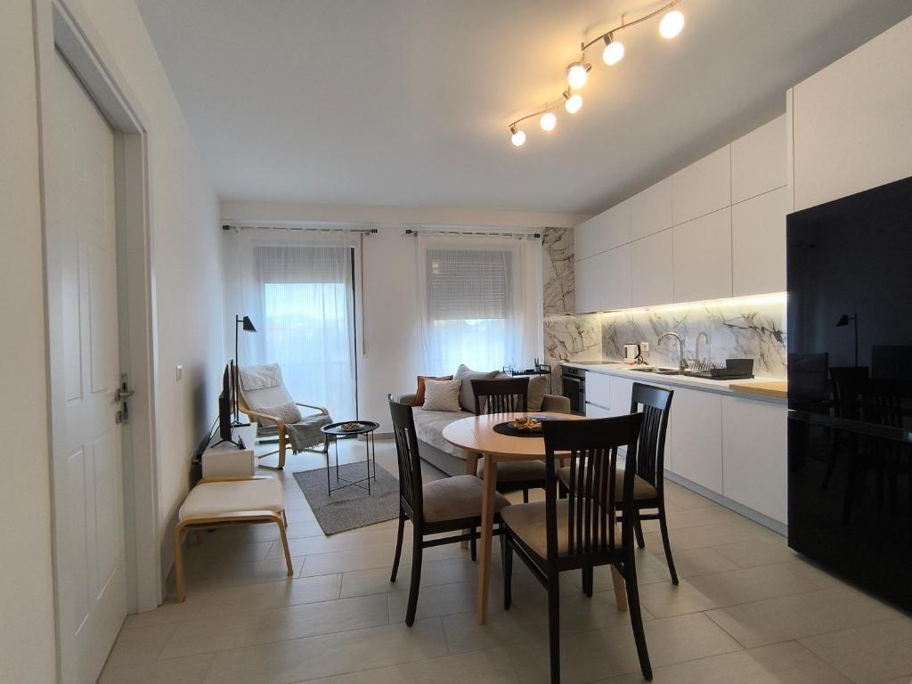 Serenade Apartment photo 2