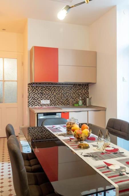 Luxurious, spacious & bright with 2 parking spots - Tap to explore photos