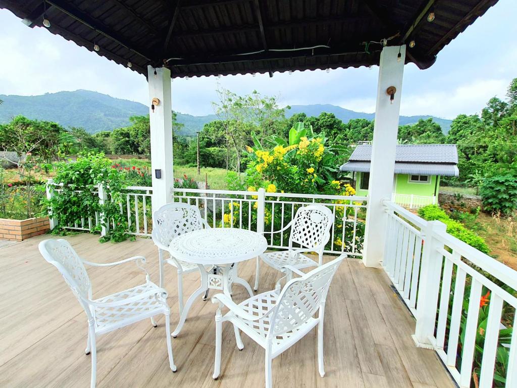 Ben's house lương sơn hoà bình