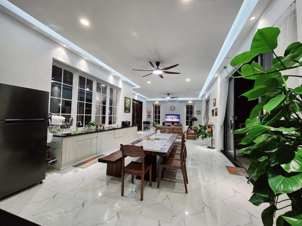 Ben's house lương sơn hoà bình