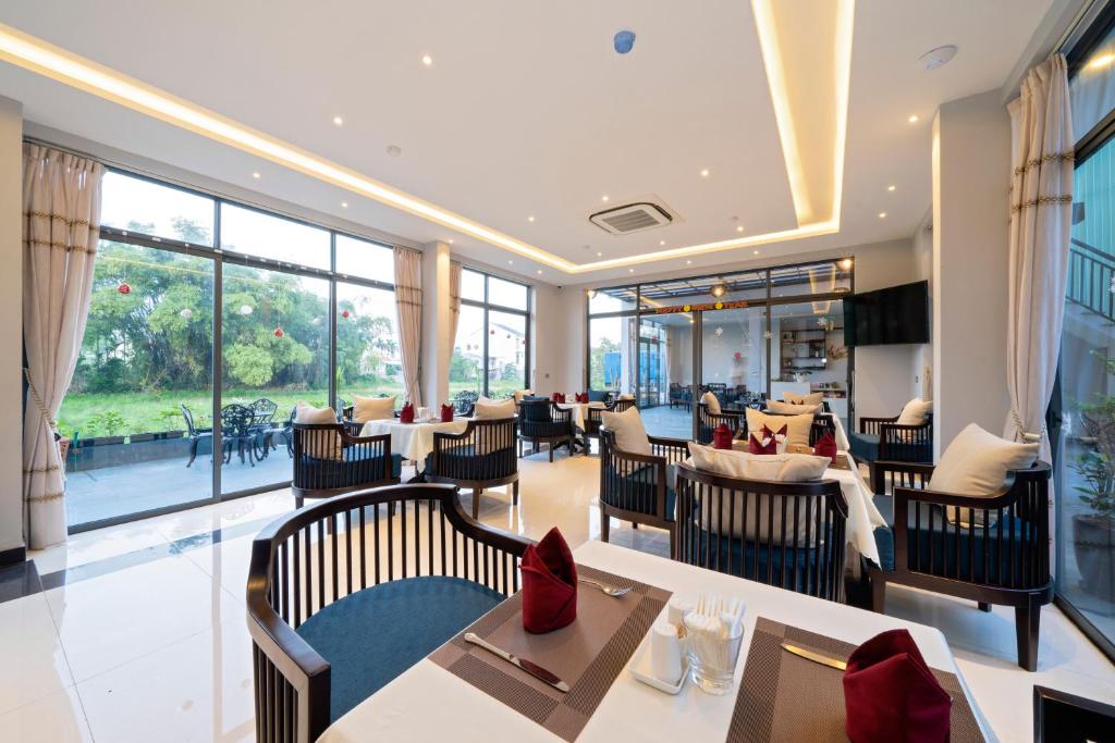 Eco Lux Riverside Hotel