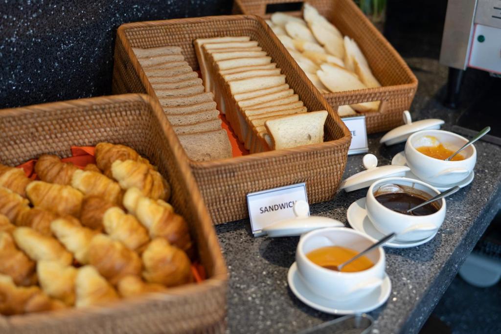 Eco Lux Riverside Hotel