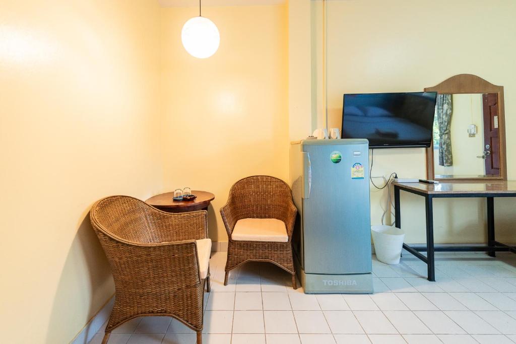 Sawasdee Place Hotel Room Type - Triple Room with Private Bathroom