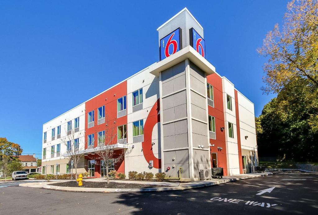 Motel 6 Allentown, PA image
