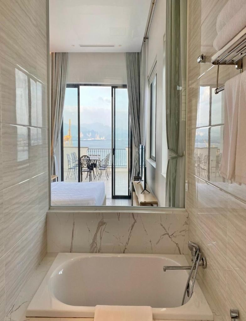 Villas beverlyhill Hạ Long bể bơi vô cực view biển