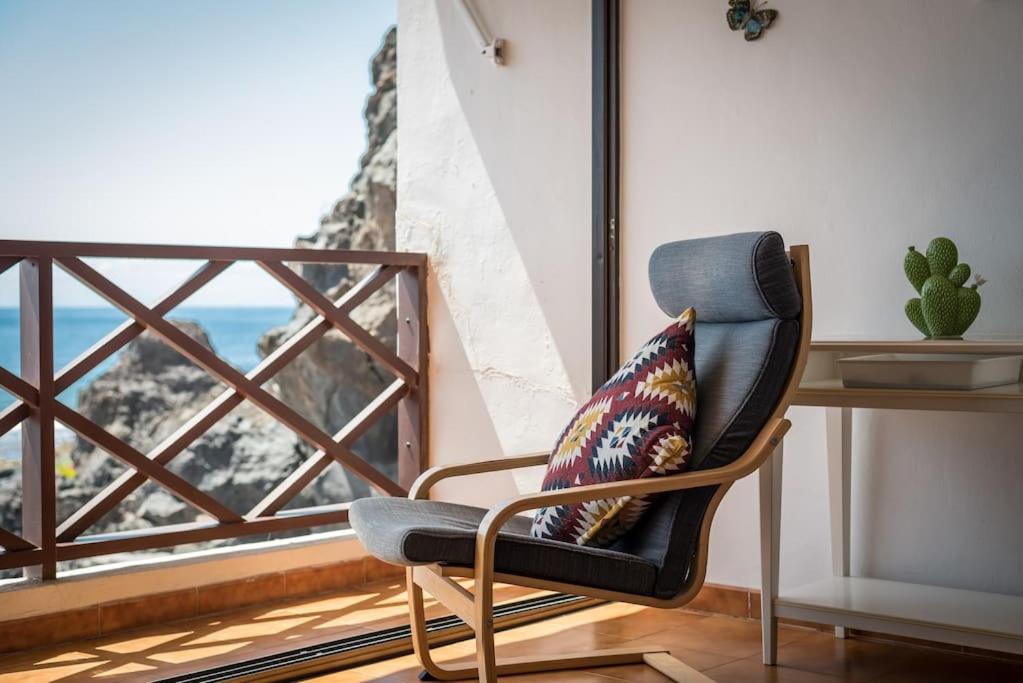 Neptuno Oceanfront apartment - Tap to explore photos