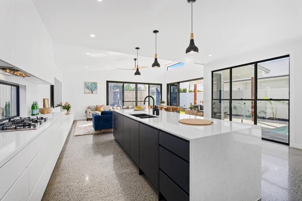 Black Wattle Beach House - just opposite the beach photo 2