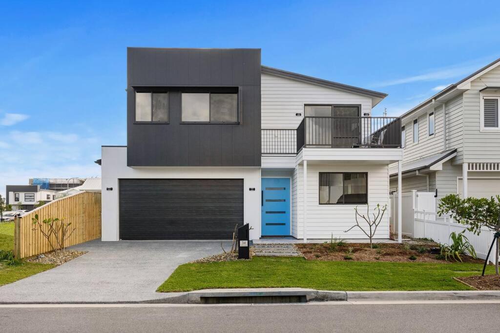 Black Wattle Beach House - just opposite the beach photo 3
