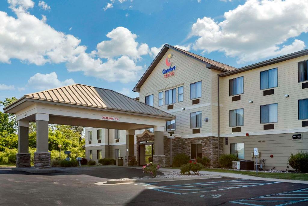 Comfort Suites Grandville - Grand Rapids SW image