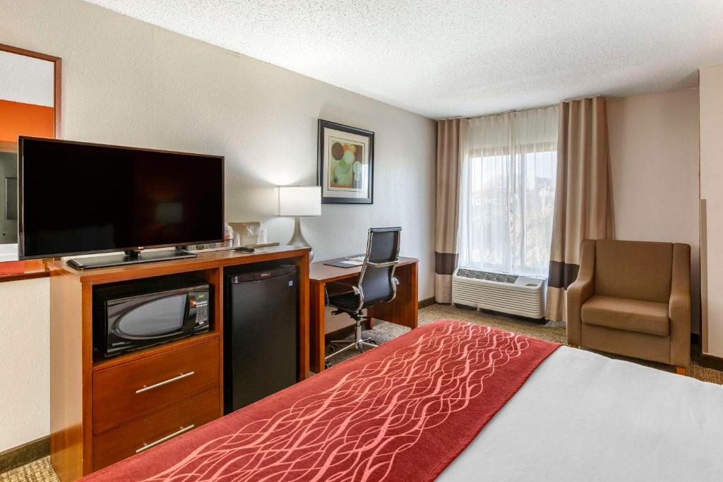 Comfort Inn Greensboro - Kernersville image