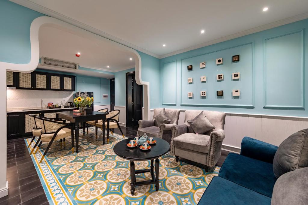 The Now Boutique Hotel & Apartment - Tap to explore photos