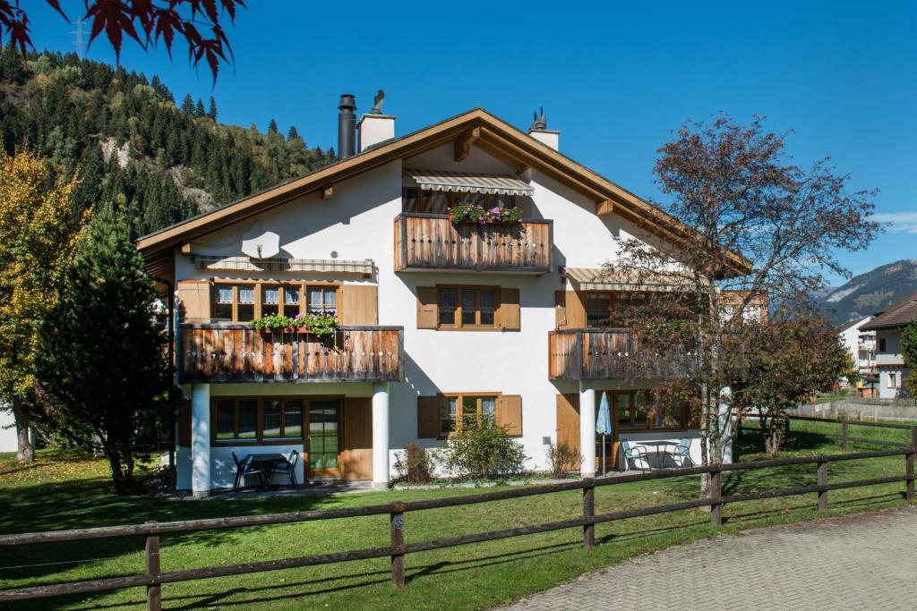 Ferienwohnungen Muntschi photo 1