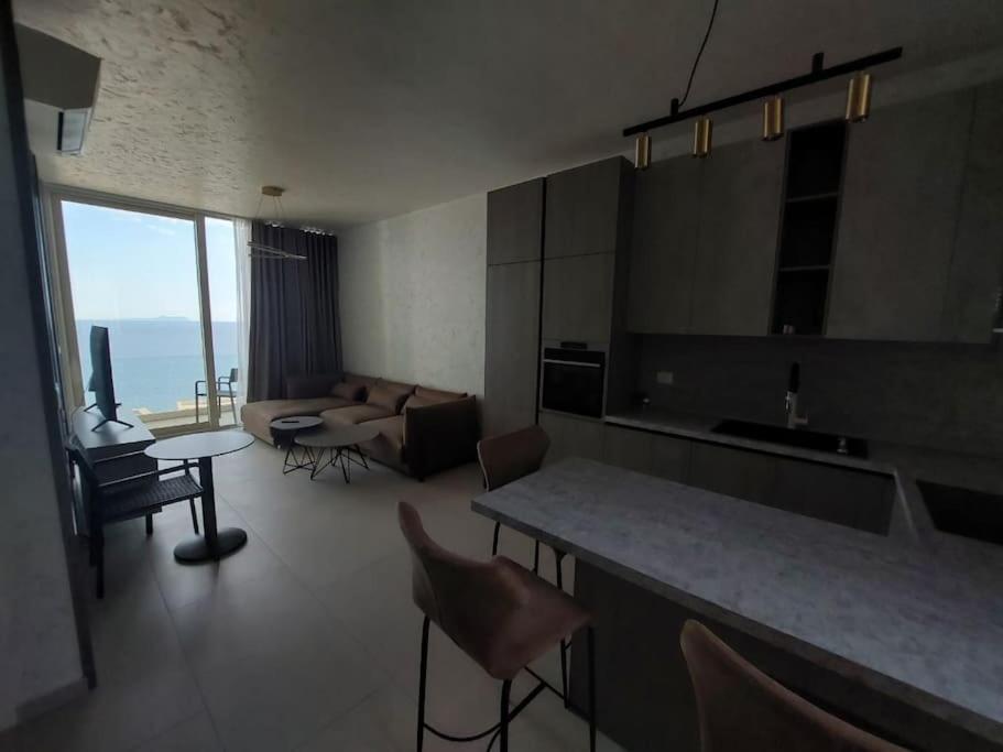 Palase Four C apartment 243-E GC photo 4