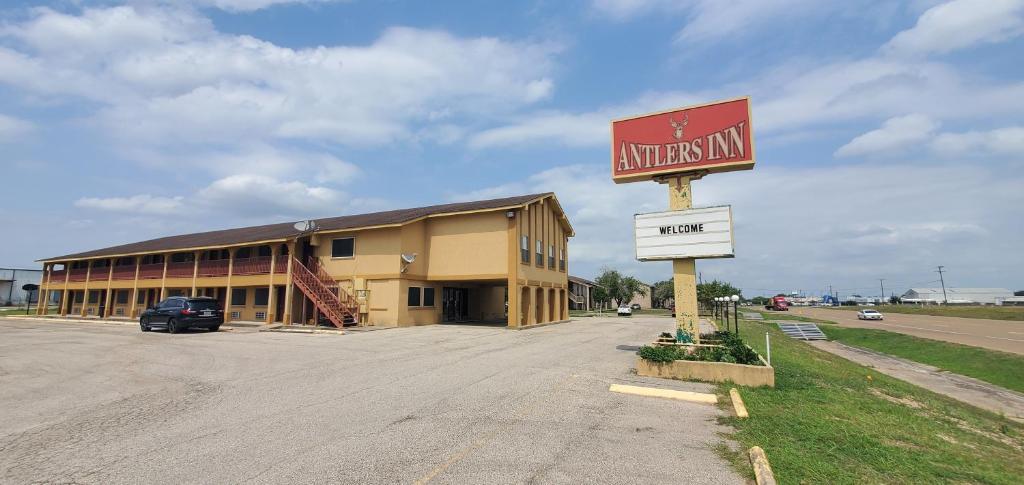 Antler's Inn image