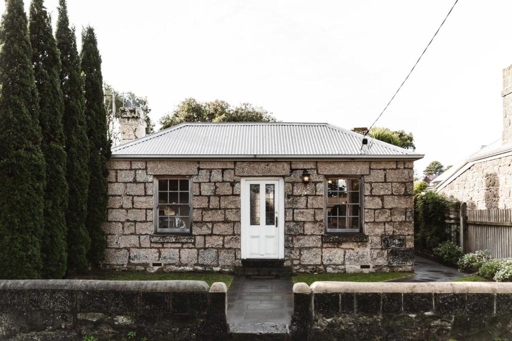 Historic 1850s Magnetic Cottage