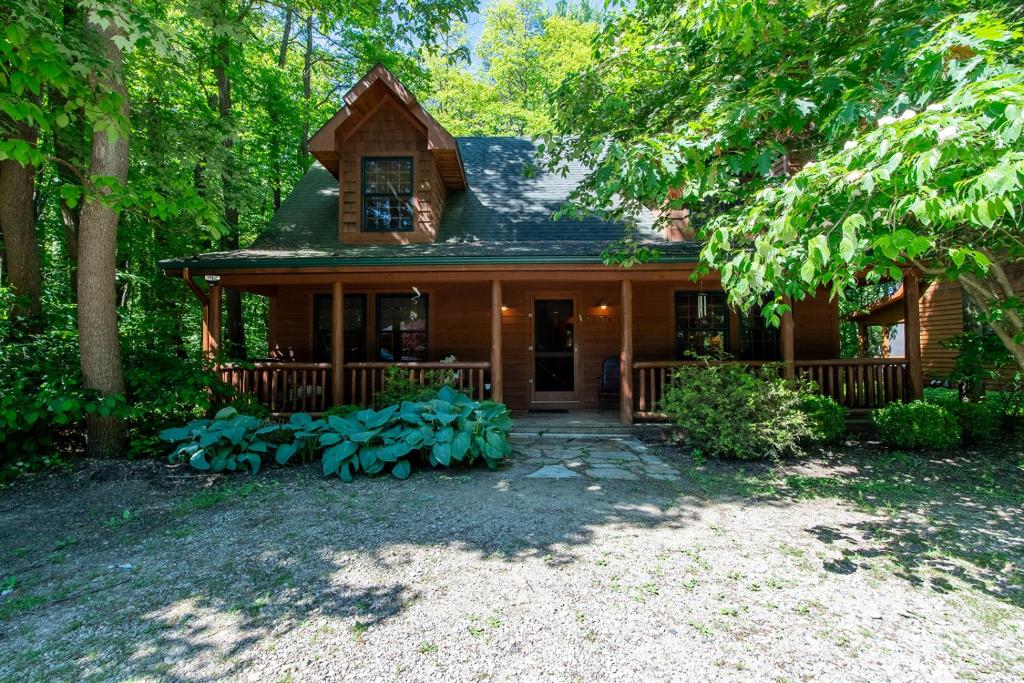 Cedarwood Lodge image