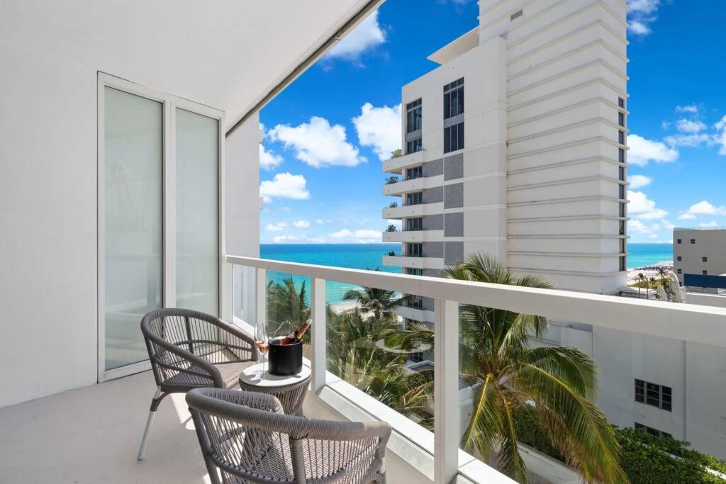 FontaineBleau Balcony 10 min from SoBe image