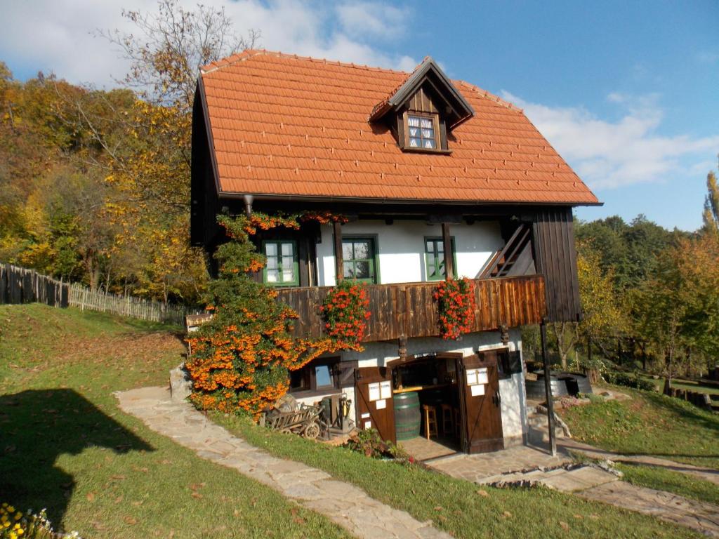 APARTMANI Etno kuća pod Okićem photo 2
