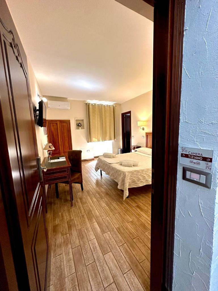LoryLu Room Type - Deluxe King Room