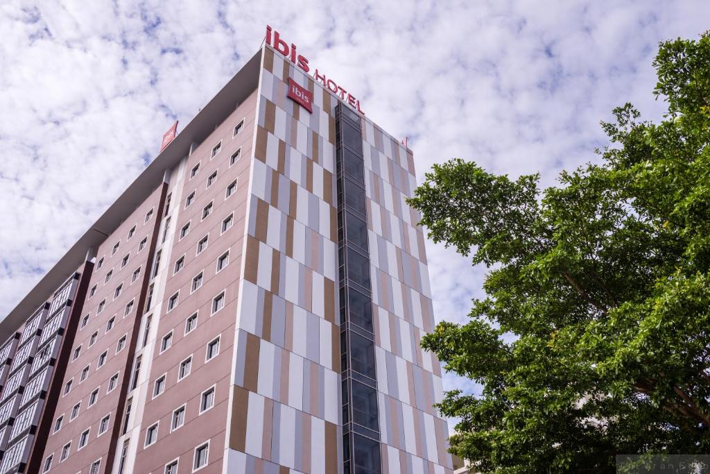 Khách sạn Ibis Saigon South