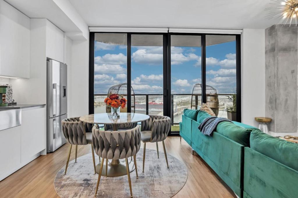 Luxury Miami Skyview image