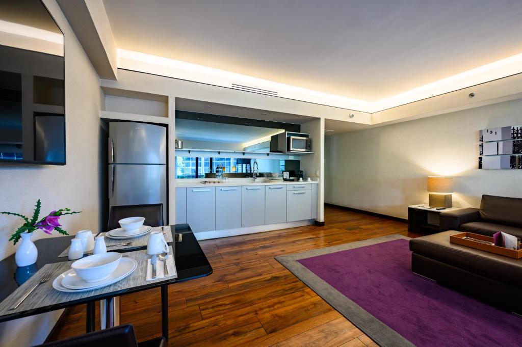 Las Suites Campos Eliseos - Tap to explore photos