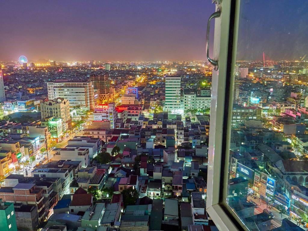 ZORO HOME Deluxe Stunning-View Condominium Danang Center