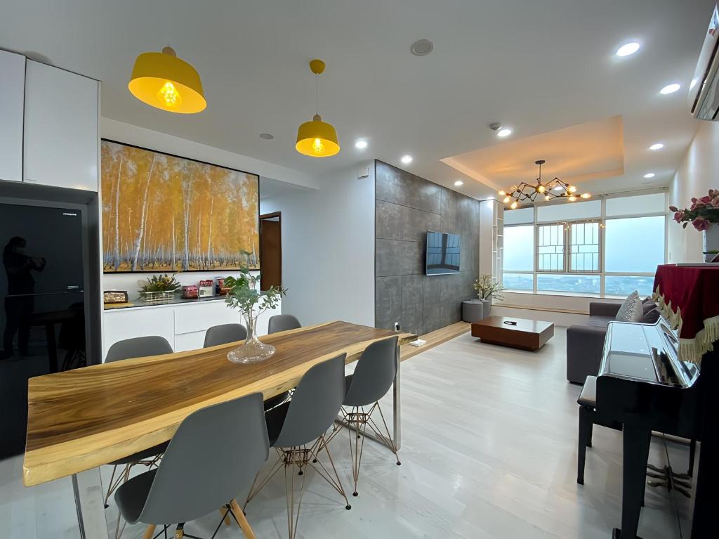 ZORO HOME Deluxe Stunning-View Condominium Danang Center