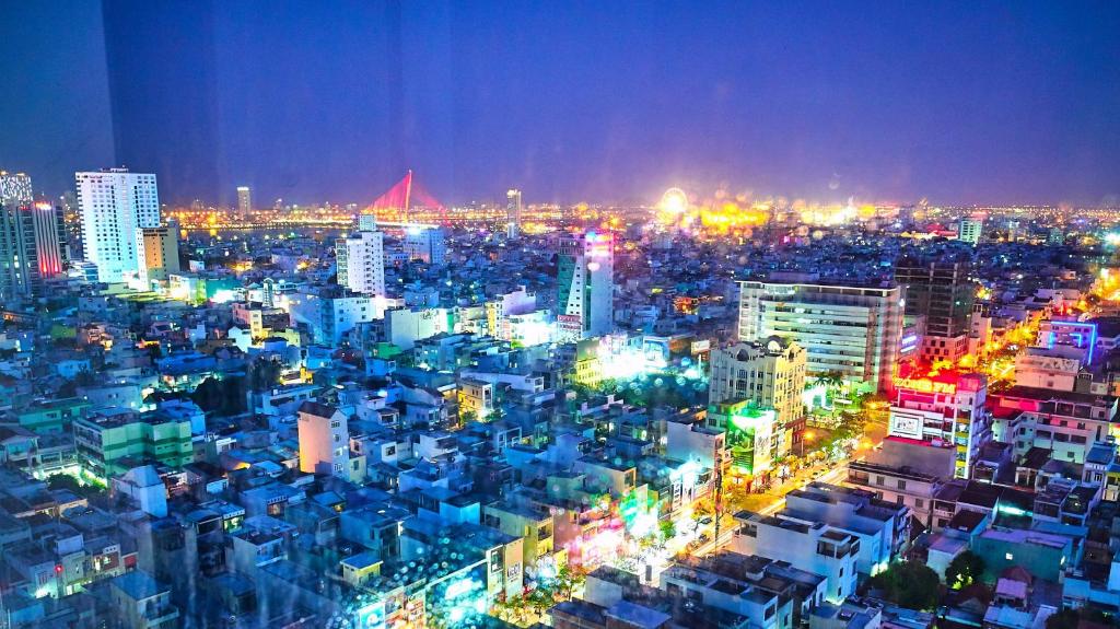 ZORO HOME Deluxe Stunning-View Condominium Danang Center