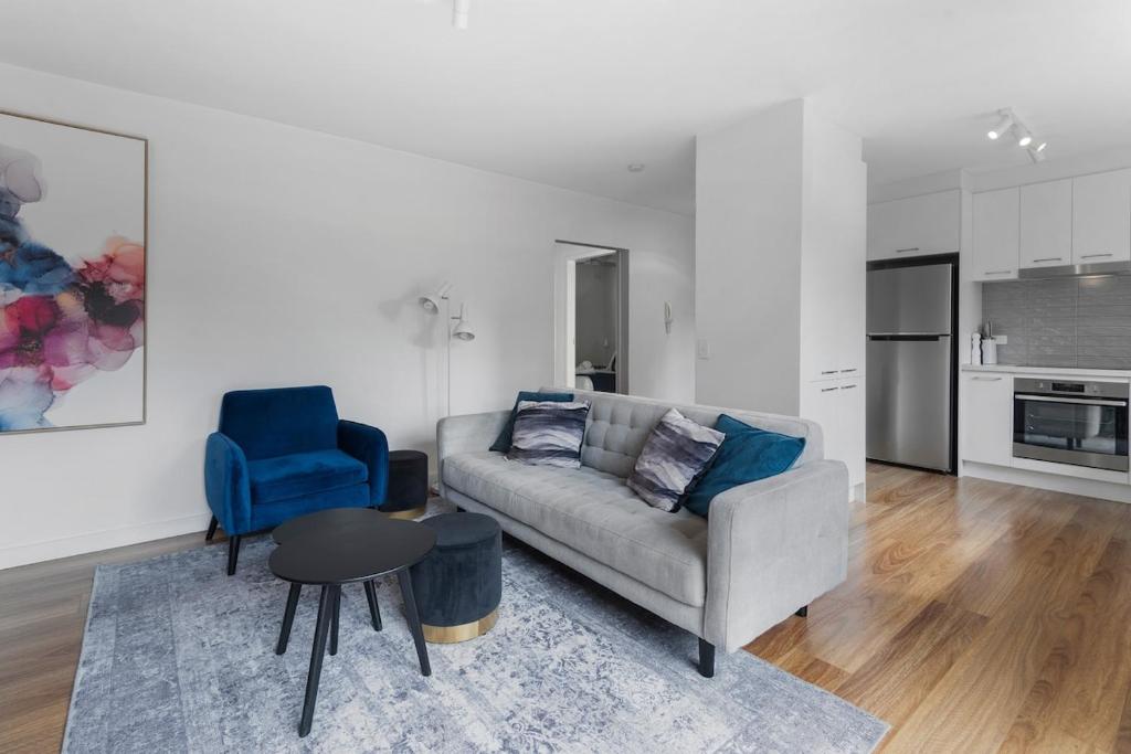 Newly Renovated South Yarra 2BR Apt with parking photo 1