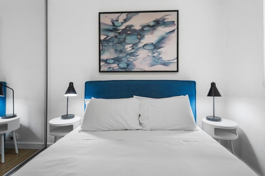 Newly Renovated South Yarra 2BR Apt with parking photo 2