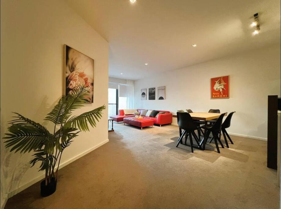 GW24-1 BATH 2 BR at The Glen with FREE Parking and Balcony photo 2