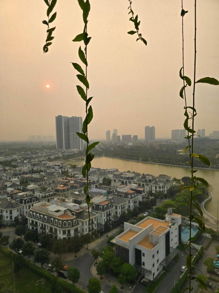 Trinity - 3 BR Lakeview Apartment - entire property