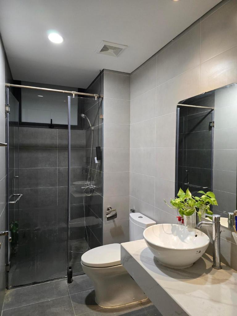 Trinity - 3 BR Lakeview Apartment - entire property