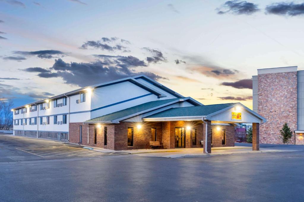 Super 8 by Wyndham Cheyenne WY image