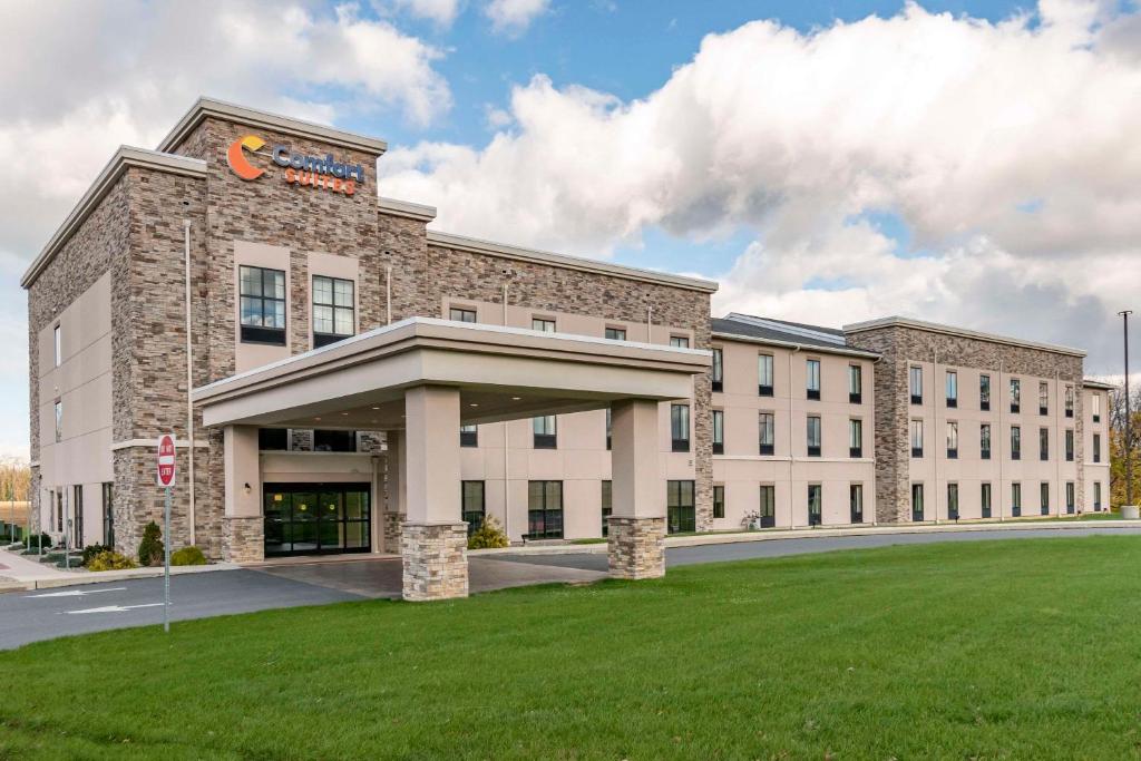 Comfort Suites Manheim - Lancaster image